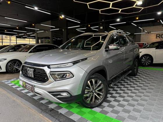 FIAT TORO 2.0 16V TURBO DIESEL RANCH 4WD AT9 FIAT TORO 2.0 16V TURBO DIESEL RANCH 4WD AT9